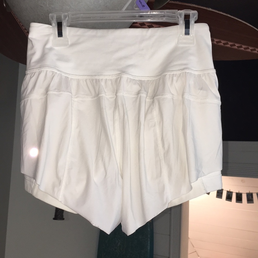 Lululemon shorts white